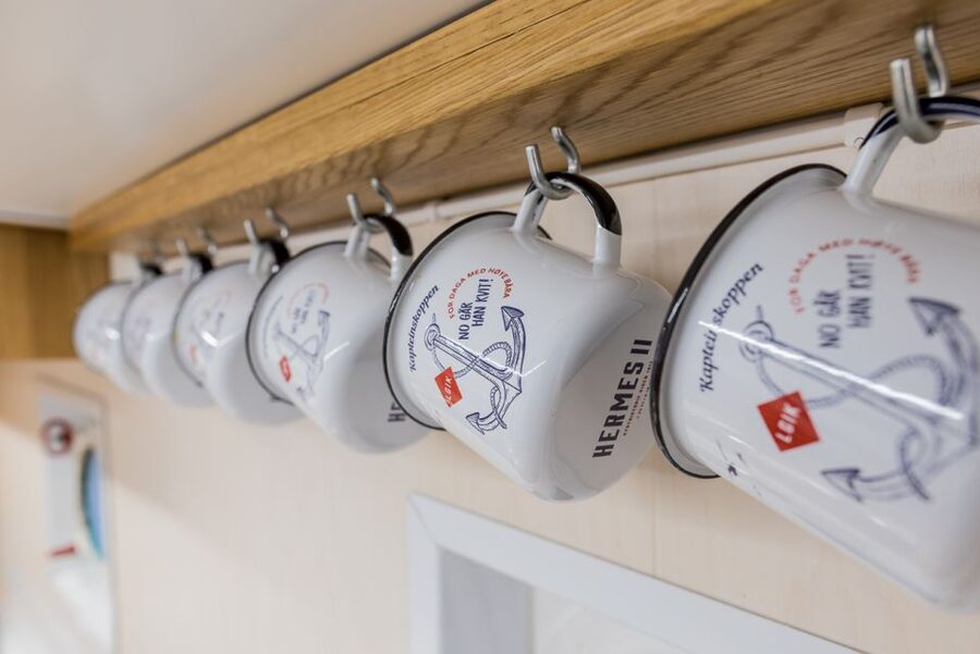 1 Hour Photo & History Cruise - Comfort on board: heated lounge, warm drinks, and staying warm in real weather