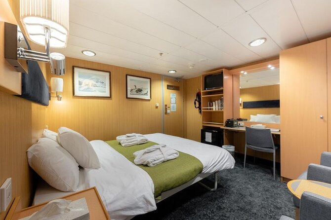 24hr Northern Lights & Whale Watching Cruise - What the small group size changes for you