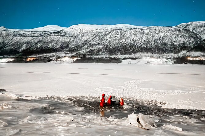 Arctic Ocean Night Floating in Ramfjord - The immersion rescue suit setup and how to stay warm