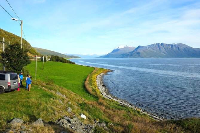 Arctic Wildlife and Fjord Sightseeing - Food and warmth: how to handle Arctic comfort on a half day