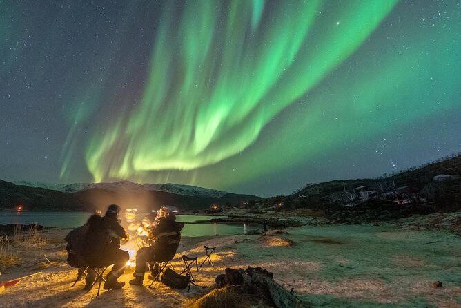 Aurora Hunt with the campfire and professional photographer - The evening rhythm, how your guide finds the clearest sky