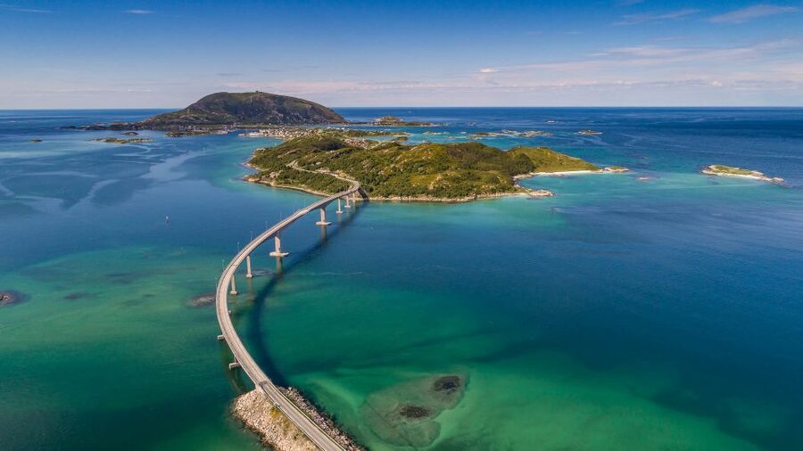 From Tromsø: Arctic Wildlife & Fjord Sightseeing Tour by Car - Why this Kvaløya and Sommarøy car loop feels different from a big bus day