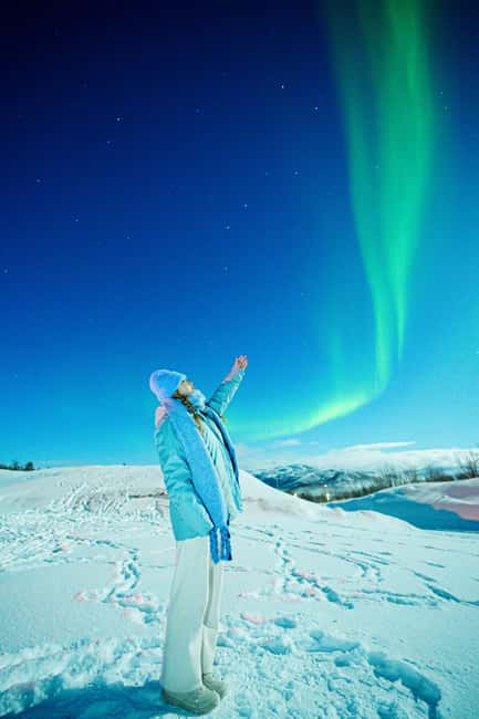 From Tromsø: Aurora Borealis Tour - Dressing like a pro: thermal suit, wind, and hot drinks
