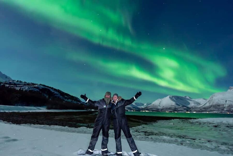 From Tromsø: Aurora Minibus Chase with Portrait and Hot Meal - Chasing clear skies across Arctic backroads, up to Finland