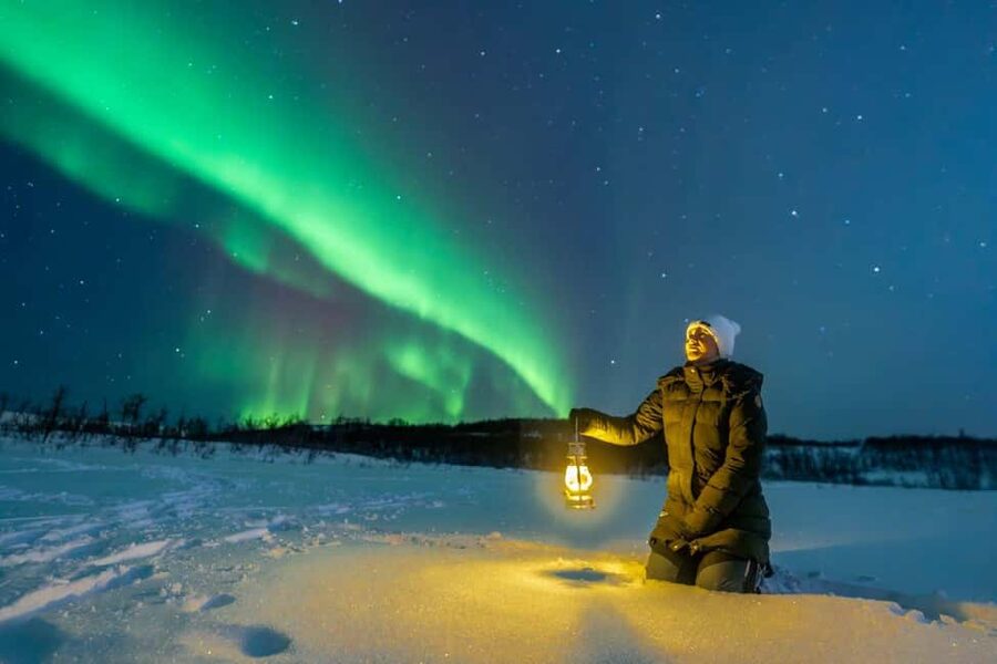 From Tromsø: Aurora Minibus Chase with Portrait and Hot Meal - Warm food and hot drinks: what’s included, and why it helps