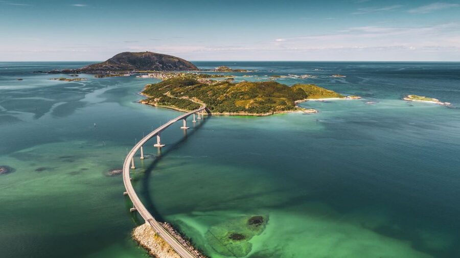 From Tromsø: Kayak trip with lunch and sauna at Sommarøy - Paddling the Sommarøy archipelago: turquoise water, wildlife, and white sand