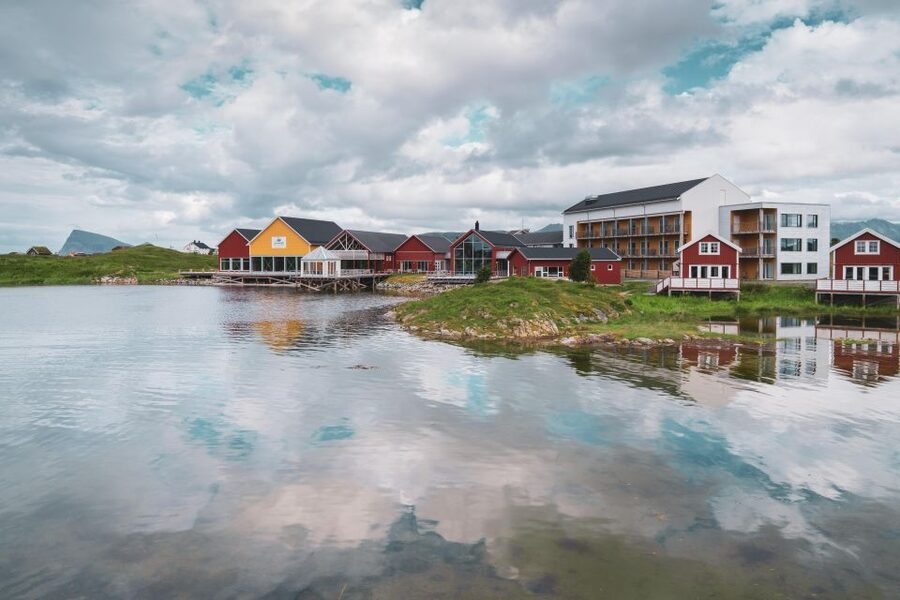 From Tromsø: Kayak trip with lunch and sauna at Sommarøy - Price and value: what $244 gets you in a small-group day