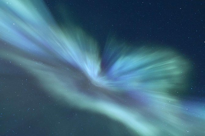 Northern Lights Big Bus Chase with Free Photos - The Big Mobility Moment: How Guides Make the Chase Work
