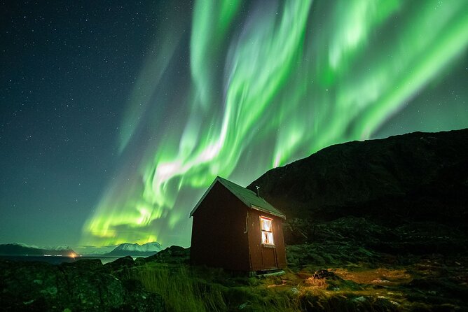 Northern Lights Expedition Tromsø - 6 people - Arctic Photo Guide - Thermal Suits, Warmers, and the Gear That Makes Winter Feel Manageable