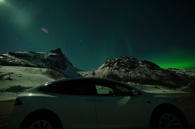 Northern lights - TeslaX Ecofriendly Car - Warm drinks and snacks, the comfort upgrade that helps you stay out longer