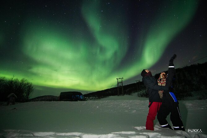 Northern Lights x Mini Bus Chase - Comfort in the Arctic, warm suits and a heated minibus