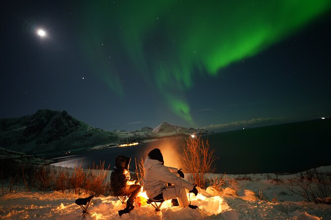 Small Northern Lights Tour Max 8 Guests Pickup and Photography - Vehicle comfort: air-conditioned van, WiFi, and the road part