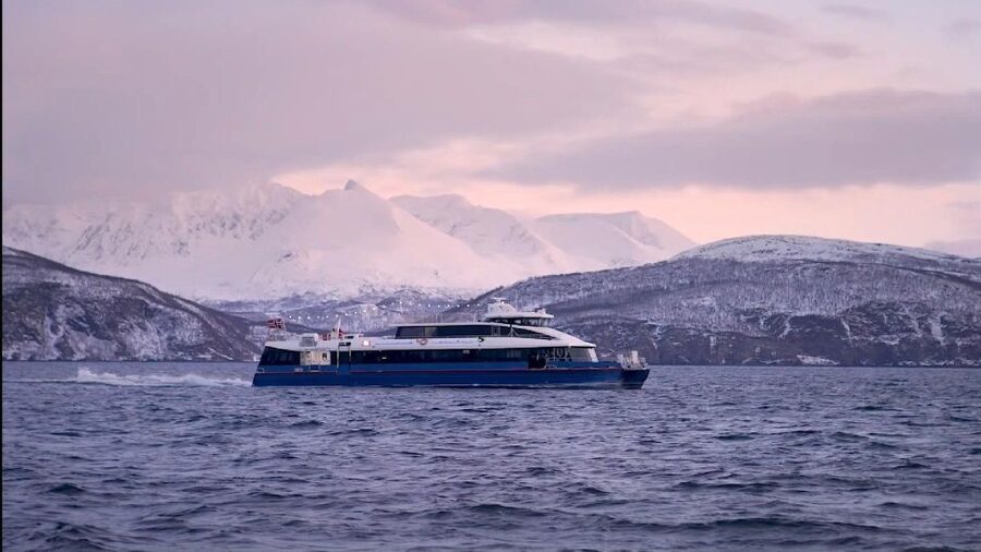 Tromsø: Arctic Fjord Cruise in Polar Landscapes - The photo lesson you actually use once you are on deck