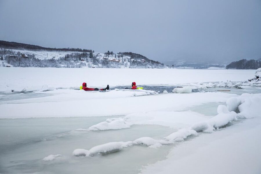 Tromsø: Arctic Floating with Snacks and Drinks - Night tour energy: Northern Lights chances and photo moments