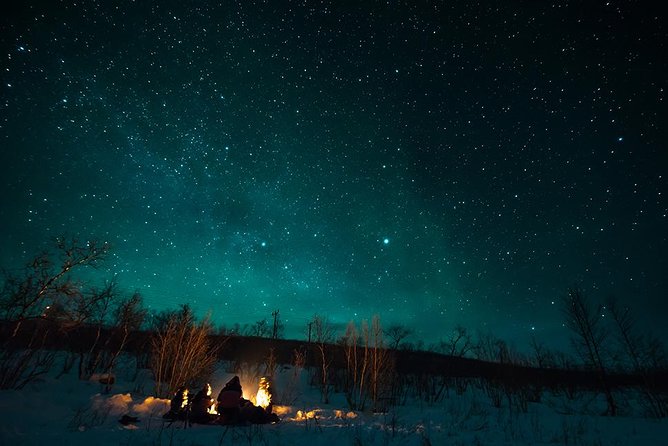 Tromso Aurora Hunt with Bonfire, Soup, Winter Gear & Transfers - How Aurora Viewing and Photography Tips Work in Real Time