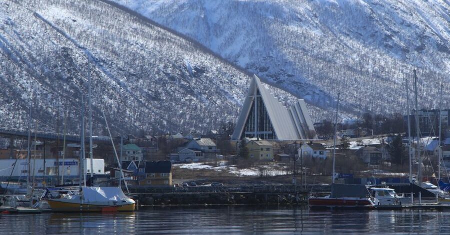 Tromsø: City Walk & Polar Museum (Private or Shared) - Lunch in private tours: worth it if you want less friction