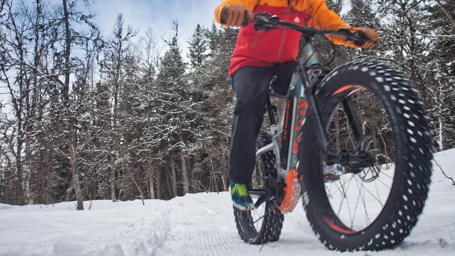 Tromsø: Electric fatbike trip on winter paths - The 3-hour flow: from helmets to first winter rhythm