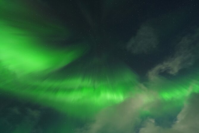 Tromsø: English/Spanish Aurora Pathfinder Tour with Photos - Warmth Strategy: Preheated Minibus and Thermal Suits Included