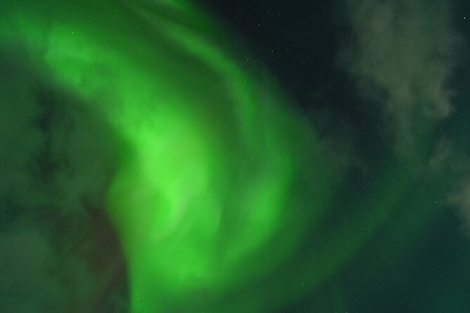 Tromsø: English/Spanish Aurora Pathfinder Tour with Photos - Small Group Size, Moderate Fitness, and Clear Rules