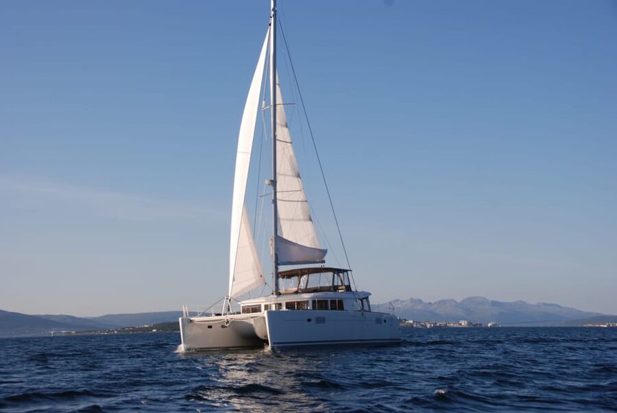 Tromsø: Fjord and Islands Luxury Catamaran Cruise - A Tromsø boat trip that actually uses the water-level views