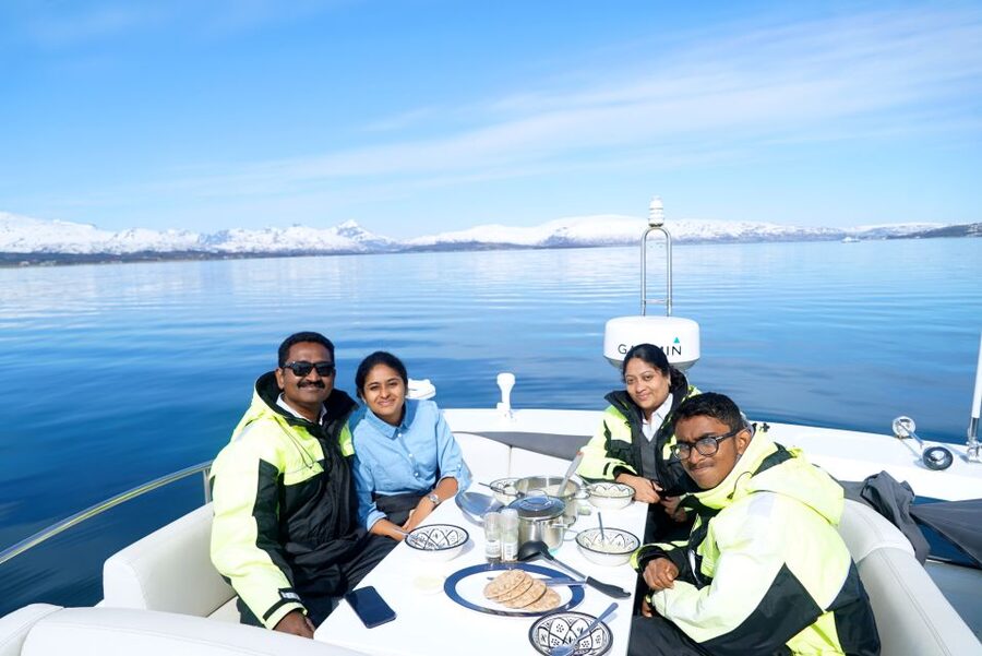 Tromsø: Fjord Cruise by Luxury Yacht - Meeting point at Scandic Ishavshotel and how to find the boat without stress