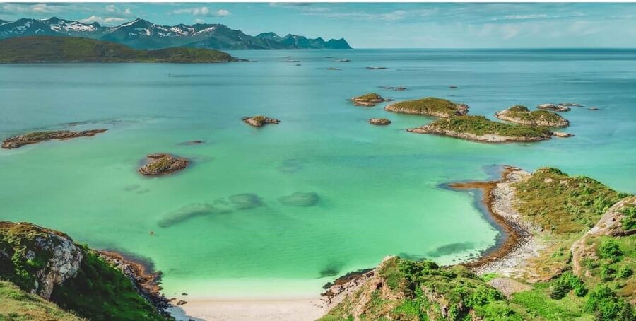 Tromsø: Fjords and Sommarøy Islands Tour with Salmon Picnic - Accessible viewpoints, icy footing, and how to stay safe
