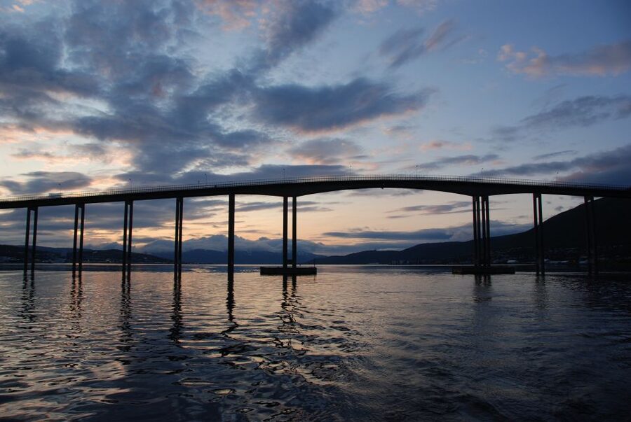 Tromsø: Midnight Sun Cruise in a Luxury Catamaran - The 3-hour cruise flow: from floating jetty to gold sky