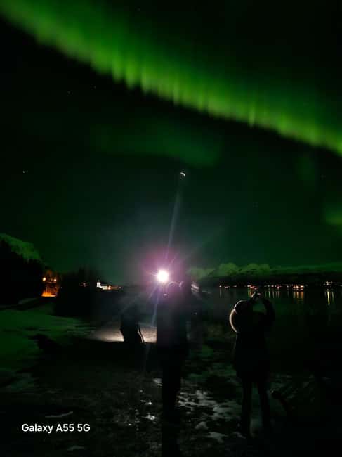 Tromsø:Northern light tour with mini bus i Tromsø - Campfire Energy and Small Extras That Make the Night Feel Like an Event