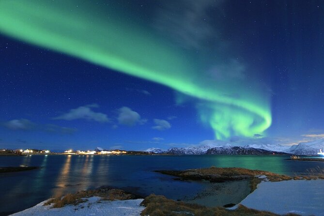 Tromsø, Northern Lights and Wilderness Evening Catamaran Cruise - Tromsø At 9pm: Why A Night Cruise Works For The Aurora