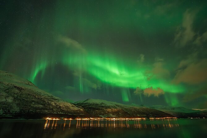 Tromsø: Northern Lights by Minibus - Free Photos and Warm Dinner - Photos and Portraits: The Real Benefit of Having a Photographer