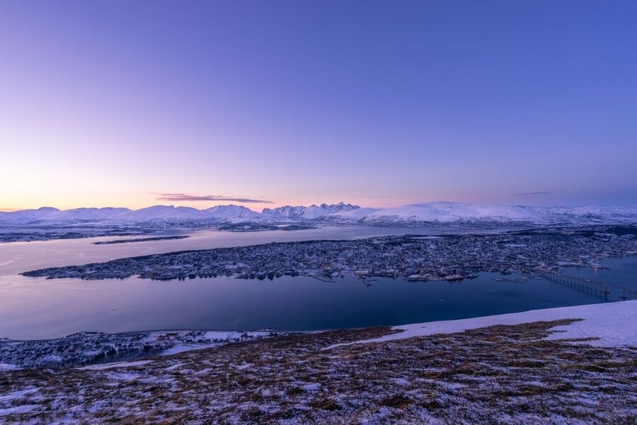 Tromso: Northern Lights Cable Car Excursion - Photography tips for dark skies and quick-moving lights
