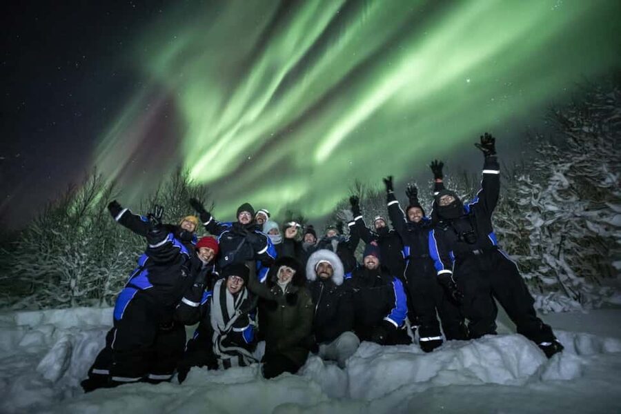 Tromsø: Northern Lights Chase + Free Professional Photos - Campfire dinner, hot chocolate, and what to do while you wait