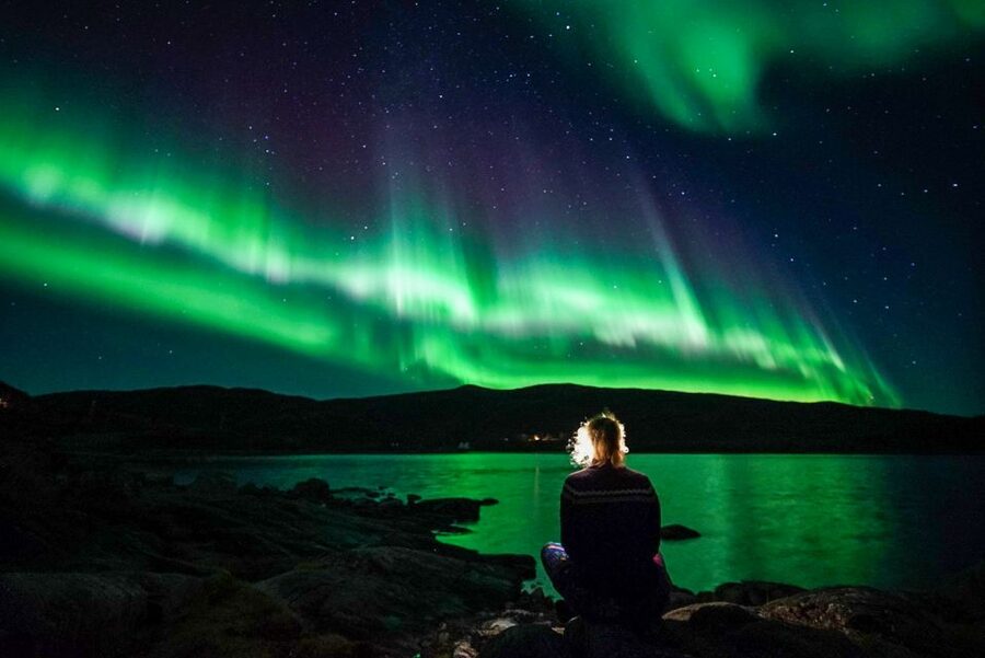 Tromsø: Northern Lights Chase Minibus Tour - Why minibus Aurora chasing beats waiting by one viewpoint