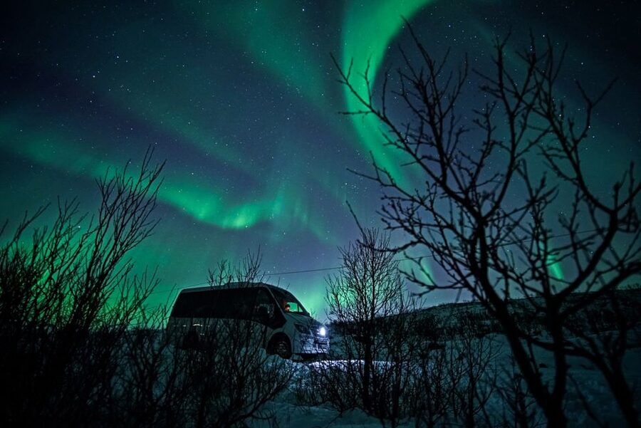 Tromsø: Northern Lights Chase Minibus Tour - Thermal suits, hot chocolate, marshmallows, and the comfort math