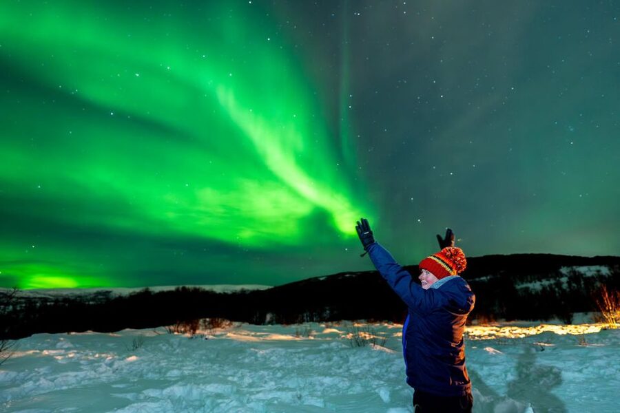 Tromsø: Northern Lights Chase Minibus Tour - Meeting Polar Adventures at the pier, then getting your safety game plan