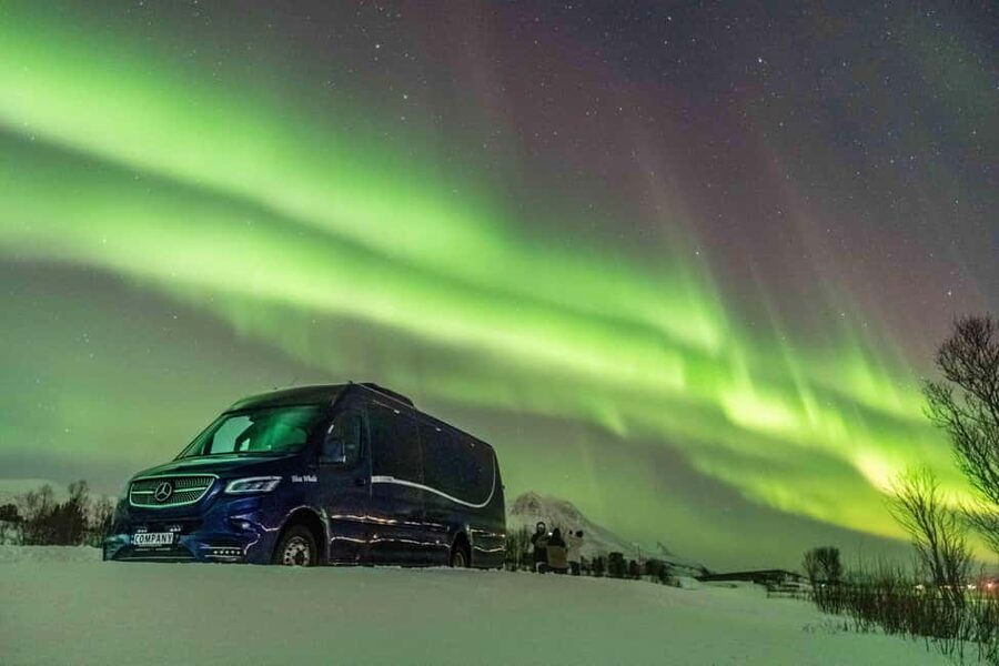 Tromsø: Northern Lights Chase with Free Photos - The 5-hour rhythm, from Kirkegata to the cold waiting game