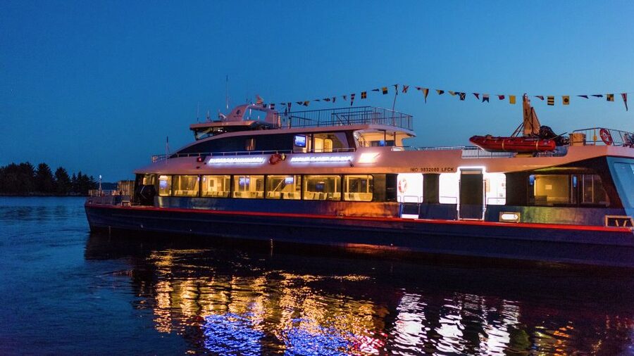 Tromsø: Northern Lights Cruise with 2nd Chance Guarantee - Outdoor platforms and the cold trick for spotting the Aurora
