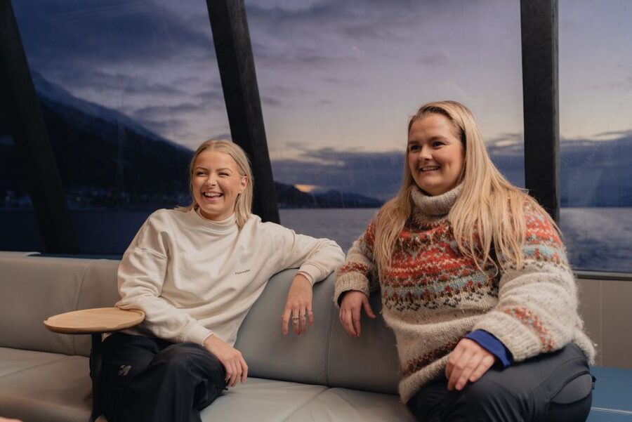 Tromsø: Northern Lights Cruise with 2nd Chance Guarantee - Photos on a moving catamaran: what to aim for