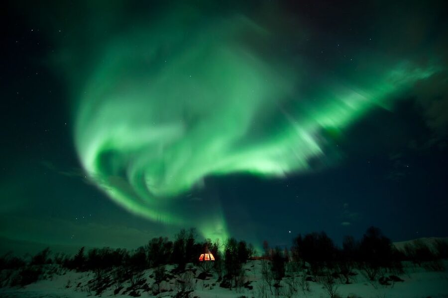 Tromsø: Northern Lights Husky Visit with Traditional Dinner - The 4 Hour Rhythm: Pickup to Campfire to Aurora Watching