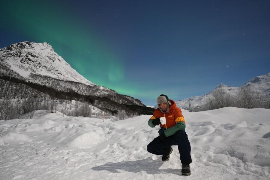 Tromsø: Northern Lights Minibus Small Private Tour Group - Stop by Stop: How the Night Builds Momentum