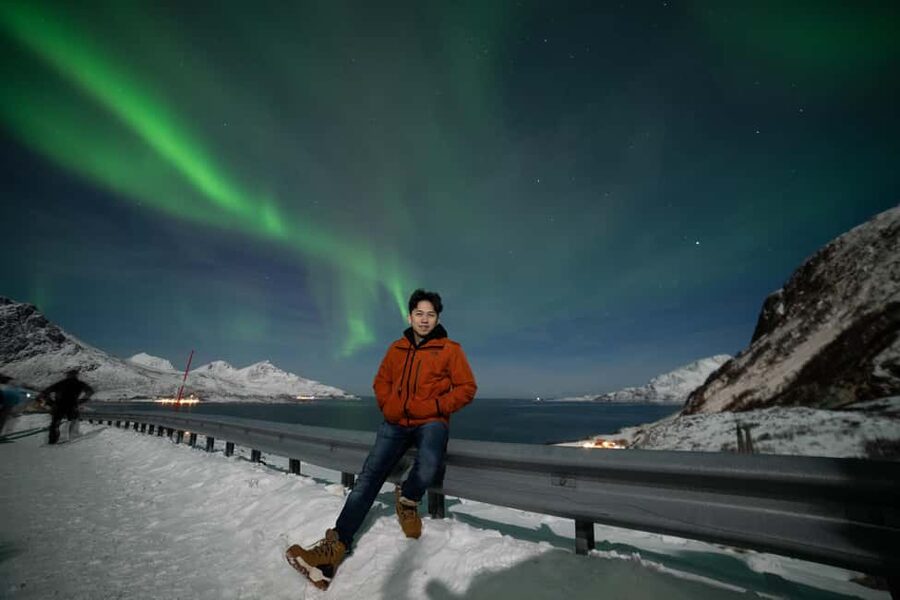 Tromsø: Northern Lights tour with local experts - The minibus group size, and why it changes your odds