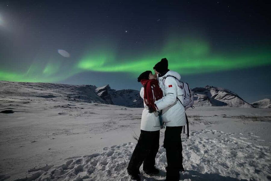 Tromsø: Northern Lights tour with local experts - Meeting at Hotel Skaret, then heading out from Storgata 25