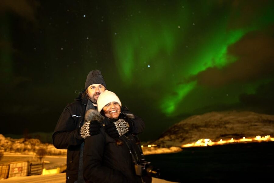 Tromsø: Northern Lights Tour with Local Guide and Photos - The food and warm drinks: it is more than a snack stop