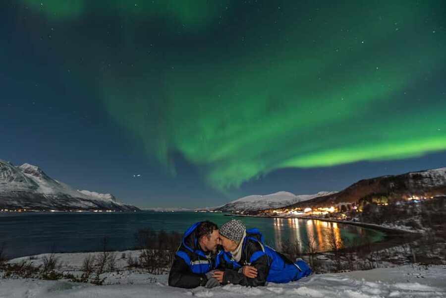 Tromsø: Northern Lights Tour with Professional Photographer - Warm-up breaks: hot drinks and cookies while you wait for motion
