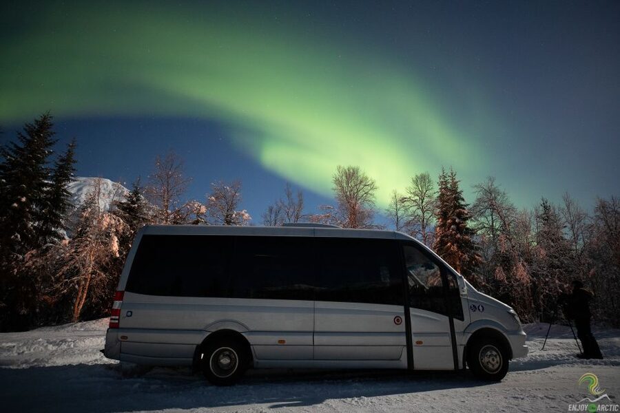 Tromsø: Northern Lights Trip with Campfire and Snacks - The 6.5-Hour Rhythm: Photography Prep, Lantern Walk, and Waiting in Comfort