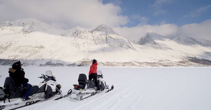 Tromsø: Scenic Arctic snowmobile safari in the Lyngen Alps - Why the Lyngen Alps snowmobile safari feels like a proper Arctic day