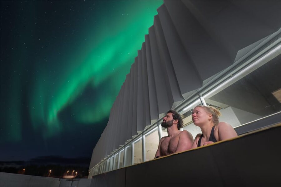 Tromsø: Spa/Pool with Bath, Sauna and Outdoor Heated Pool - Olympic pool time, waves, and slides for adults and kids