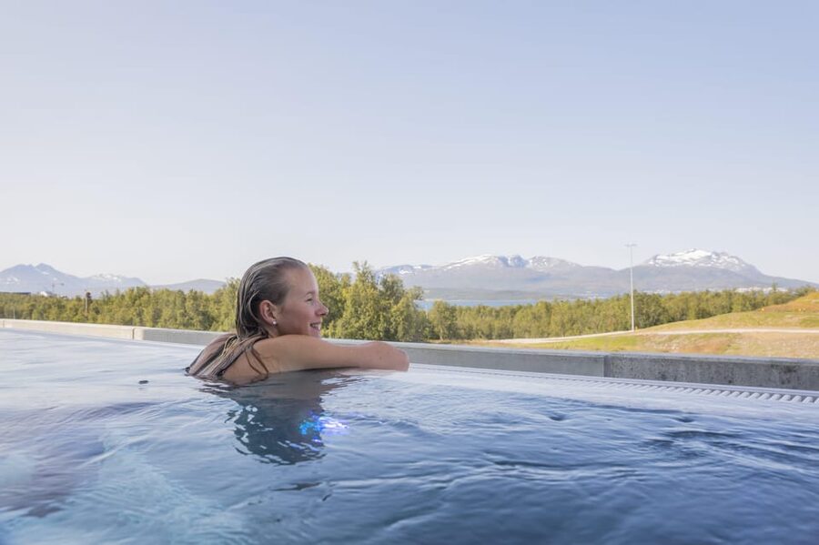 Tromsø: Spa/Pool with Bath, Sauna and Outdoor Heated Pool - Food, lockers, and the strict no-phone no-camera rules