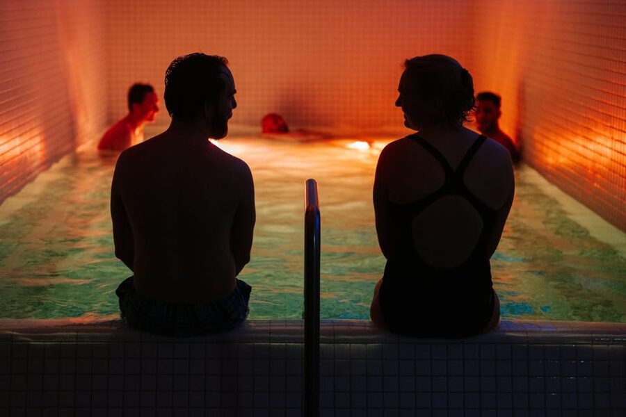 Tromsø: Spa/Pool with Bath, Sauna and Outdoor Heated Pool - How to plan your arrival: bus, parking, bikes, and ski storage