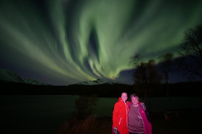 Watching The Aurora Dance - Inside the grill cabin: hot drinks, fire food, and the best kind of waiting